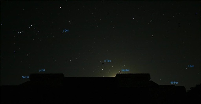 Observación del ocaso de las constelaciones Orión y el Toro en el edificio H de Monte Albán