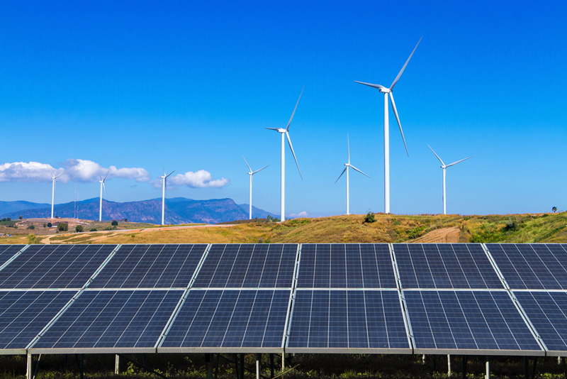 Sistema híbrido de generación que integra energía solar y eólica